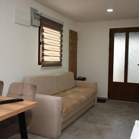 Vikendica Ceperkovic #3 بيت خشبي كوباونيك